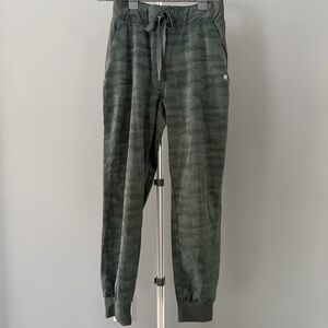Apana Camo Joggers